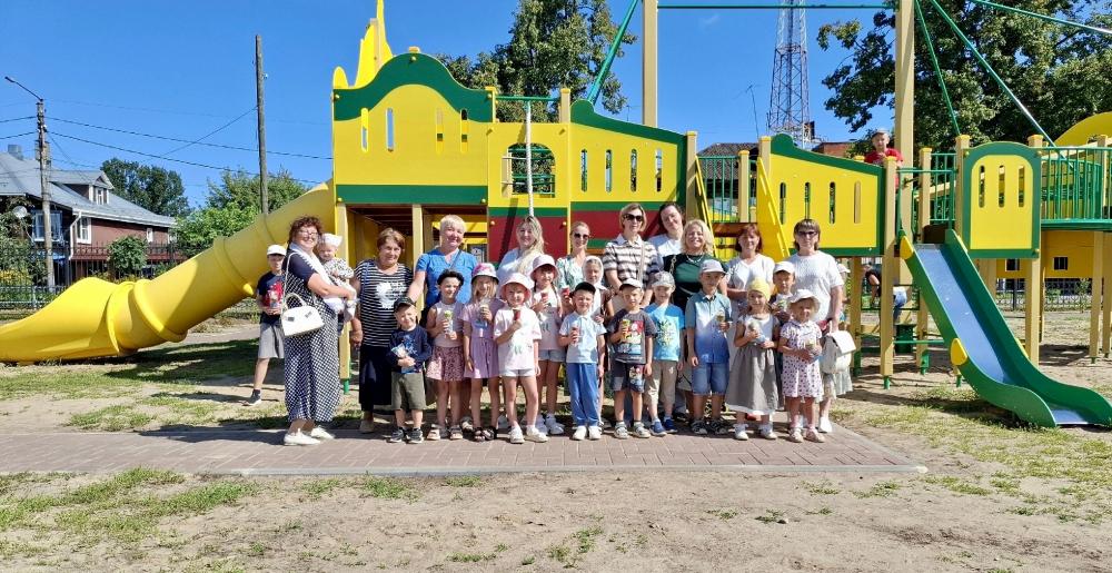 Праздничный подарок для маленьких борчан: на Сергиевской слободе открылась новая детская площадка!