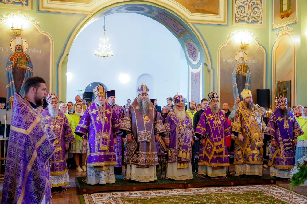 Праздник Происхождения (Изнесение) Честных Древ Животворящего Креста Господня